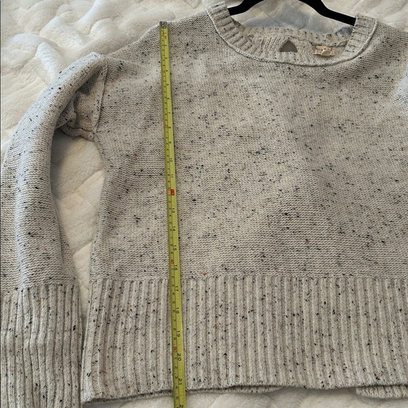 Hem & Thread Speckled Cream Sweater with Laced Back size L - Picture 4 of 8